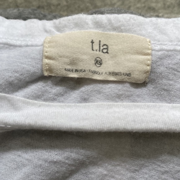 White t with cut out - Picture 2 of 3